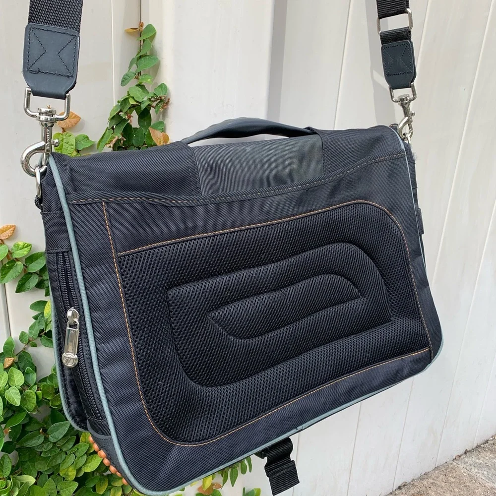 TARGUS Black Nylon Laptop Computer Messenger Briefcase Bag EUC